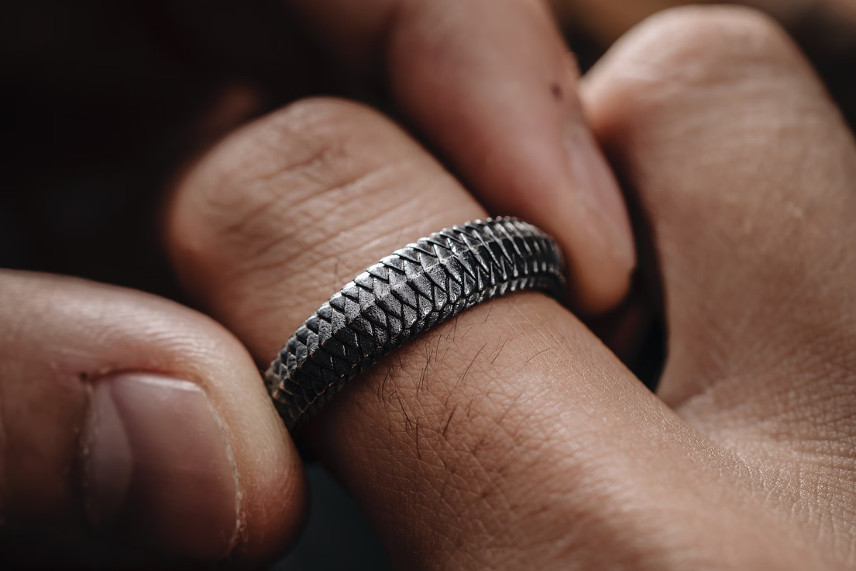 Keunggulan Cincin Titanium