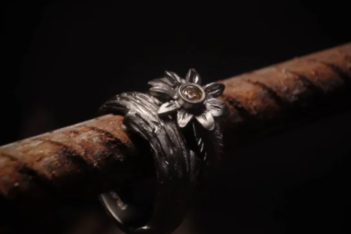 Pengertian dan Makna Cincin Tunangan dan Nikah