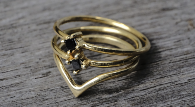 Inspirasi cincin wanita mewah elegan - Minimalist Stackable Ring